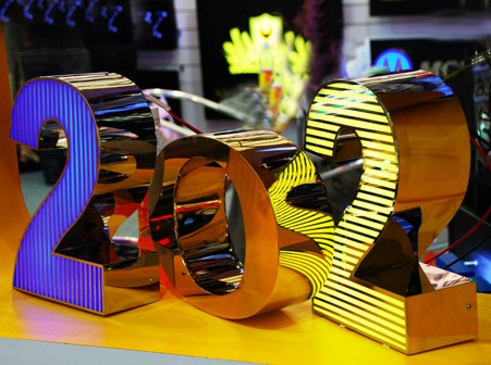 鈦金平面發光字