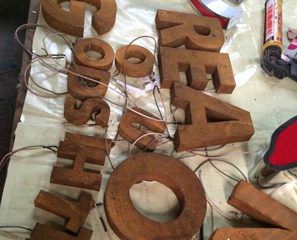 生銹字 鐵銹字 鐵板字 立體生銹字 生銹字背發光 生銹招牌